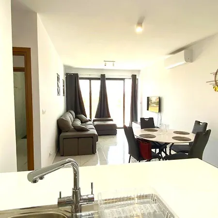 H&O New 4 Seasons Apartment Universal Paphos Exterior photo