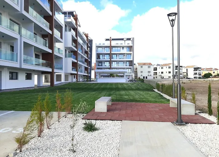 H&O New 4 Seasons Apartment Universal