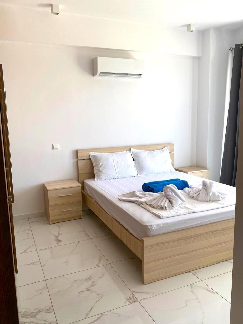 H&o New 4 Seasons Universal Apartment